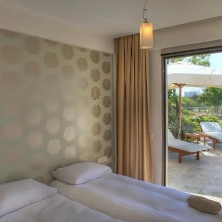 Villa Geris Sleeps 6 Pool Air Con Wifi *